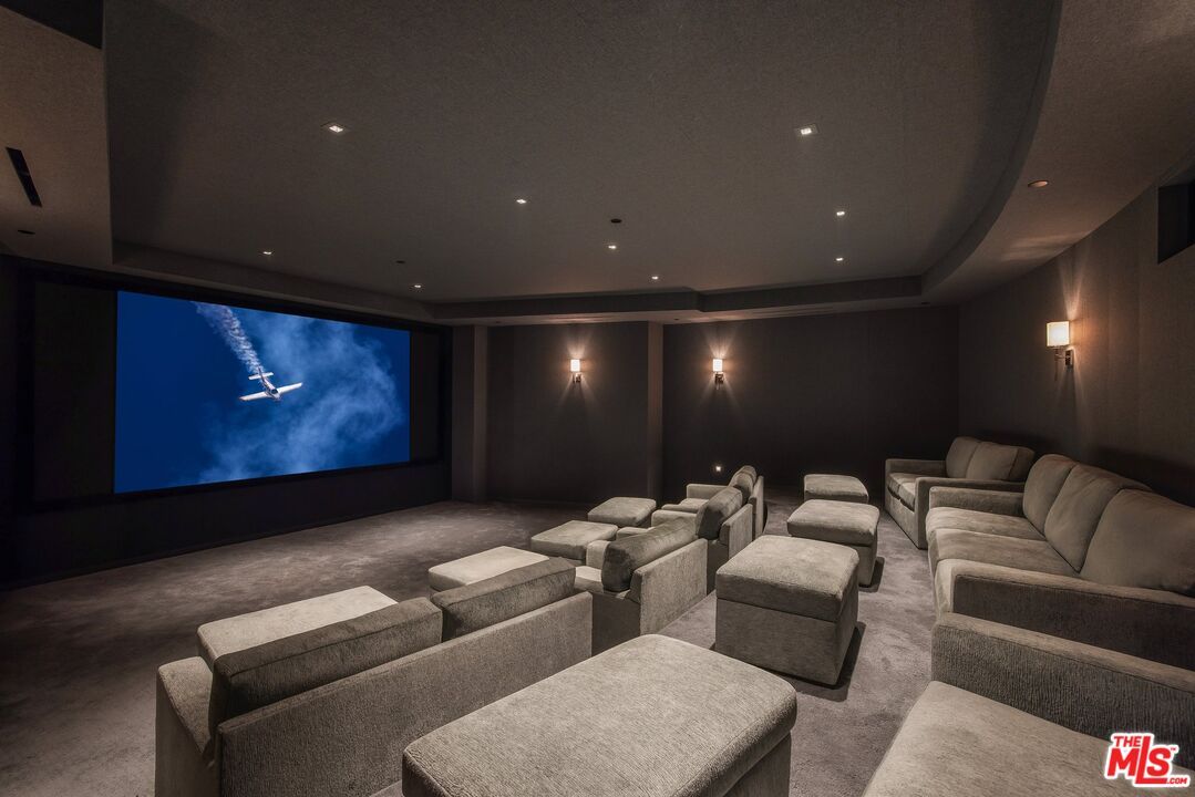 Interior, Projection Screen, Recessed Lighting, Theatre Room