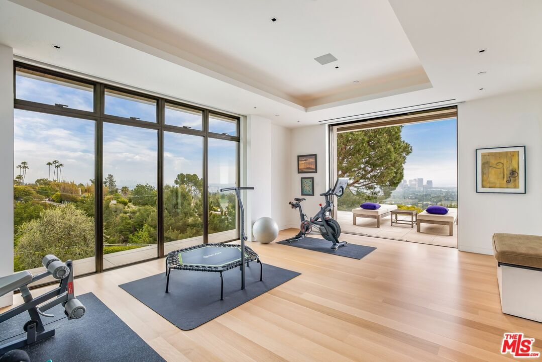 Fitness Equipment, Interior, Recessed Lighting, Wood Texture Flooring