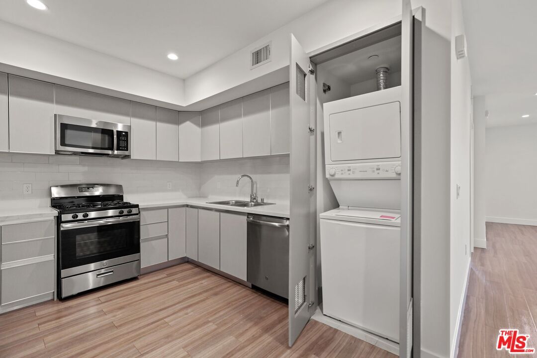 Interior, Kitchen, Recessed Lighting, Stainless Steel Appliances, Washer, Wood Texture Flooring
