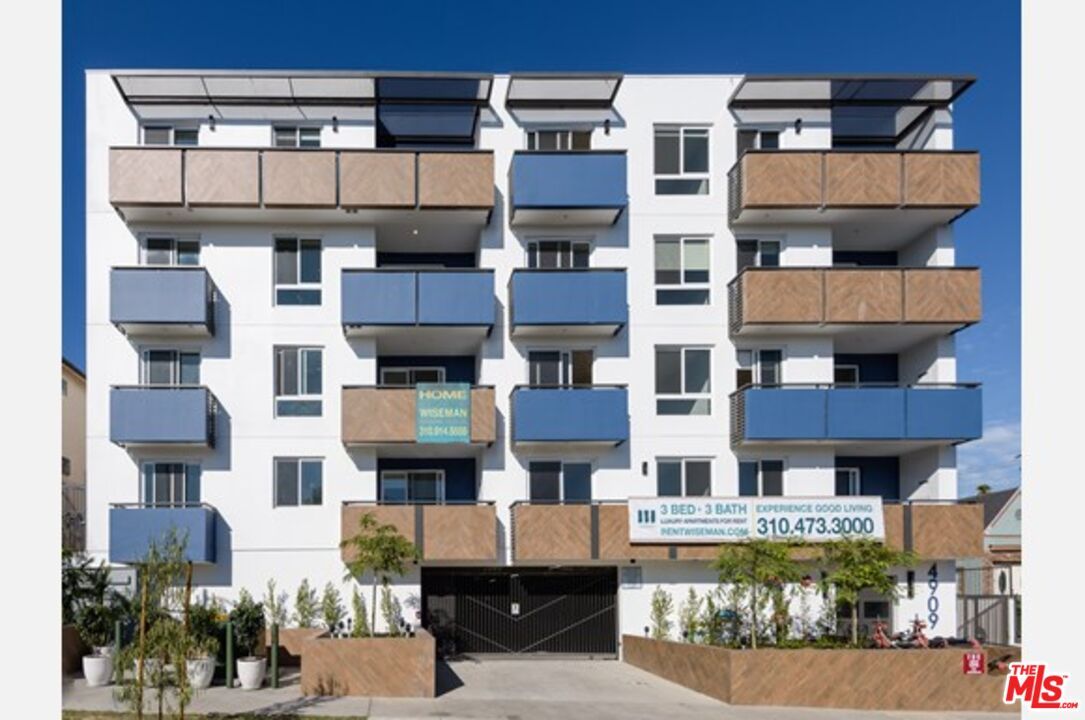 Exterior, Facade, Condo Building