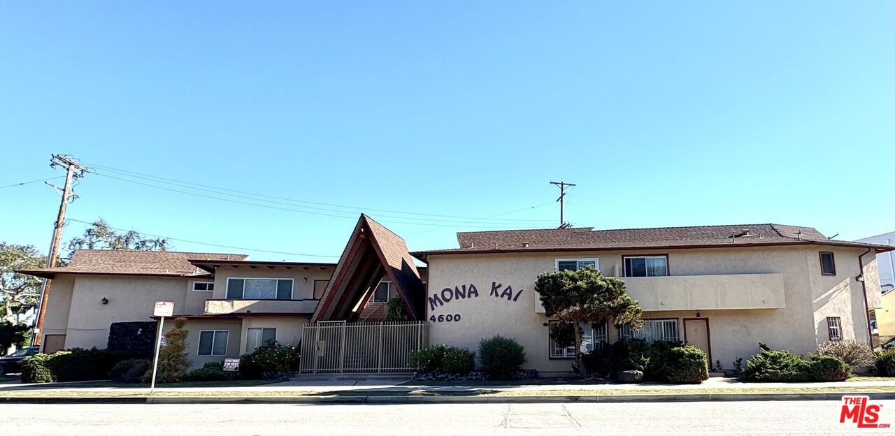 Exterior, Facade, Spanish Mediterranean