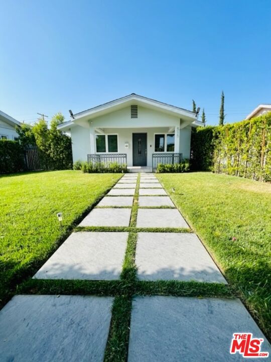 Backyard, Exterior, Facade, Ranch