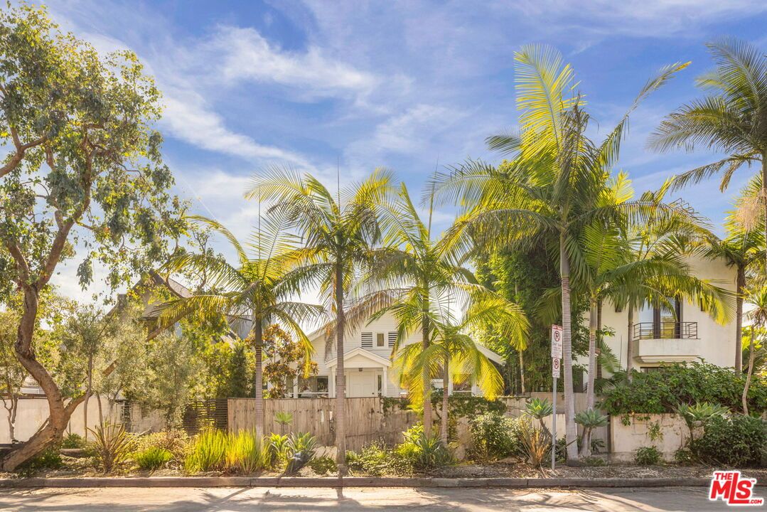 Exterior, Facade, Condo Building