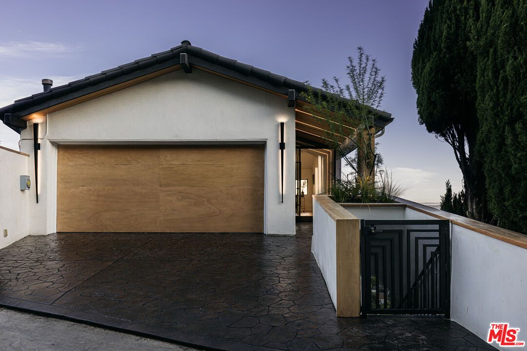 Detached Garage, Exterior