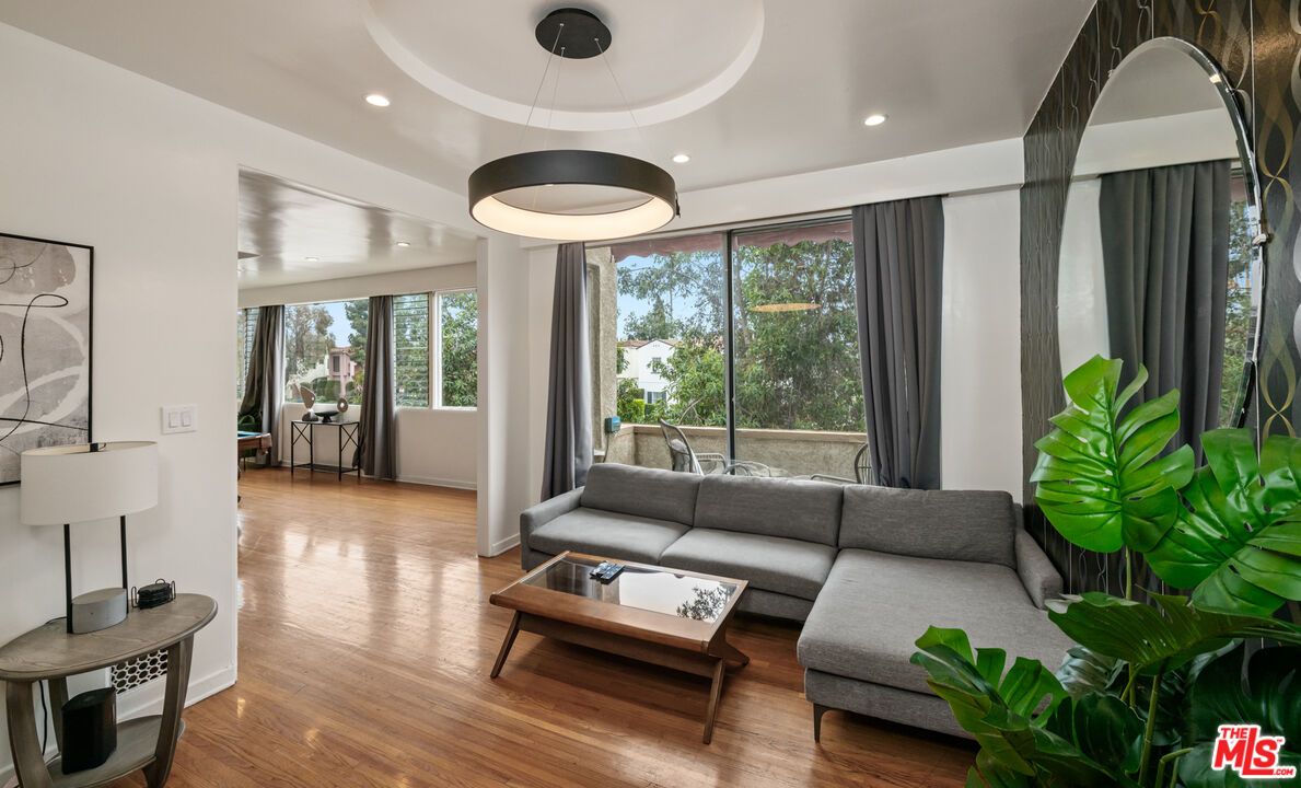 Interior, Living room, Pendant Lights, Recessed Lighting, Wood Texture Flooring