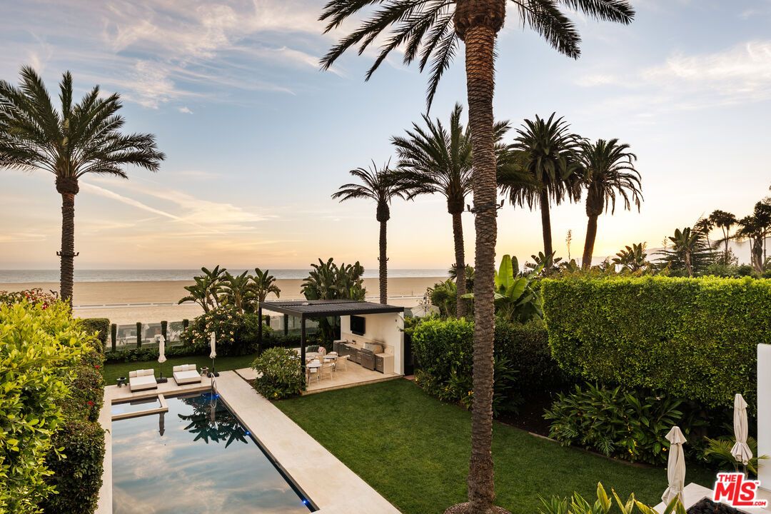 Exterior, Pool, Water