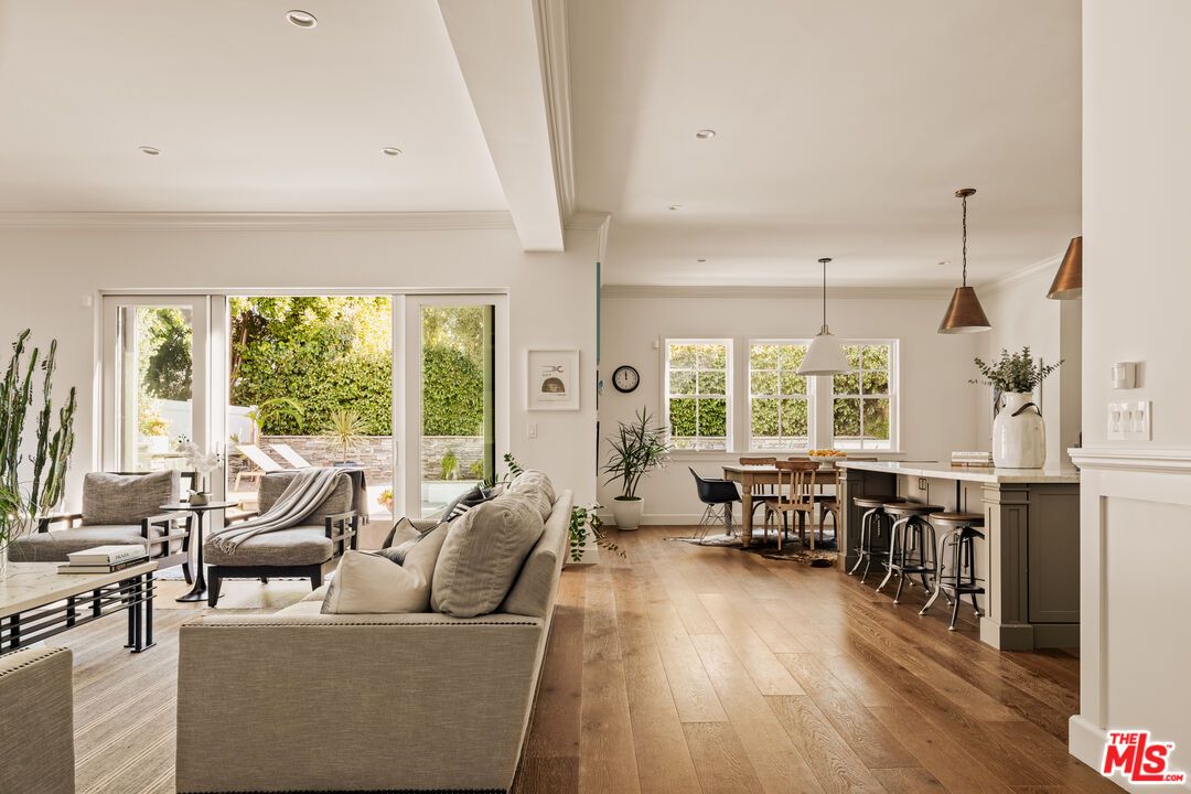 Dining room, Interior, Living room, Pendant Lights, Recessed Lighting, Wood Texture Flooring