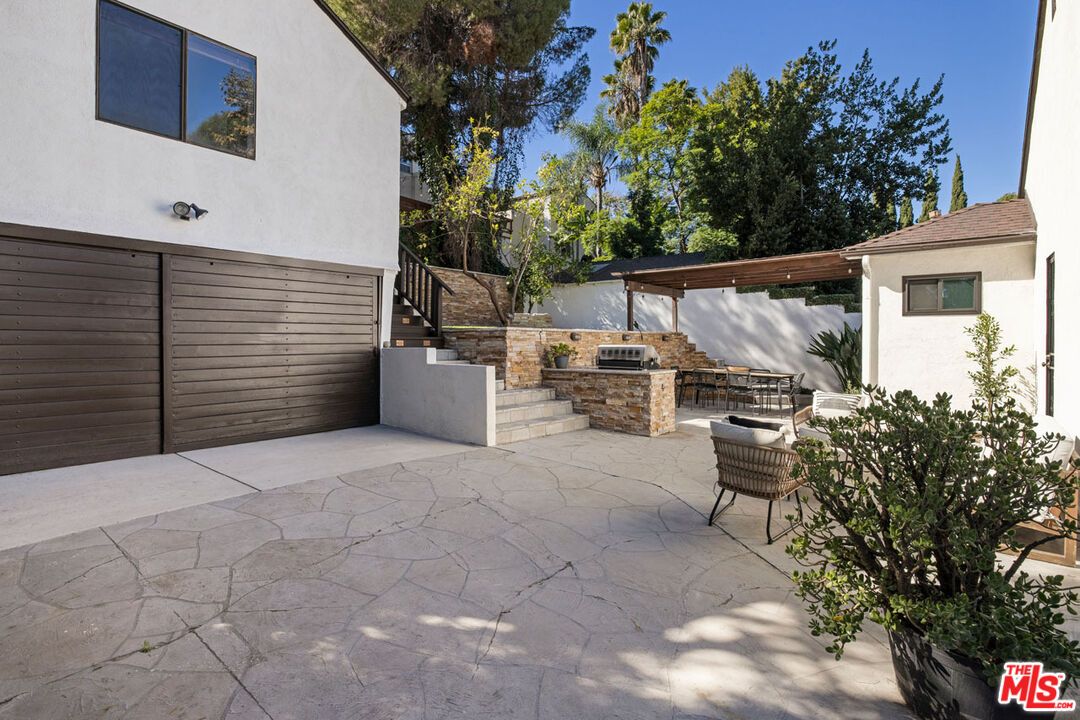 Exterior, Outdoor Kitchen