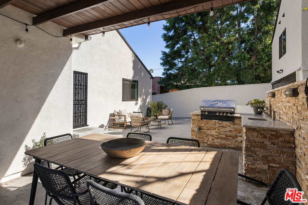 Exterior, Outdoor Kitchen