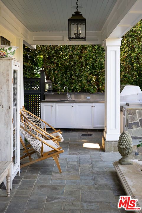 Exterior, Outdoor Kitchen