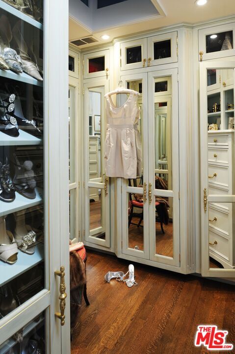 Interior, Recessed Lighting, Walk-in Closets, Wood Texture Flooring