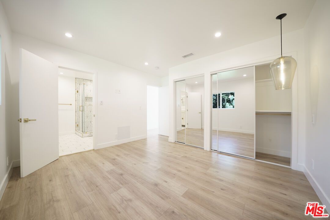 Empty room, Interior, Pendant Lights, Recessed Lighting, Wood Texture Flooring