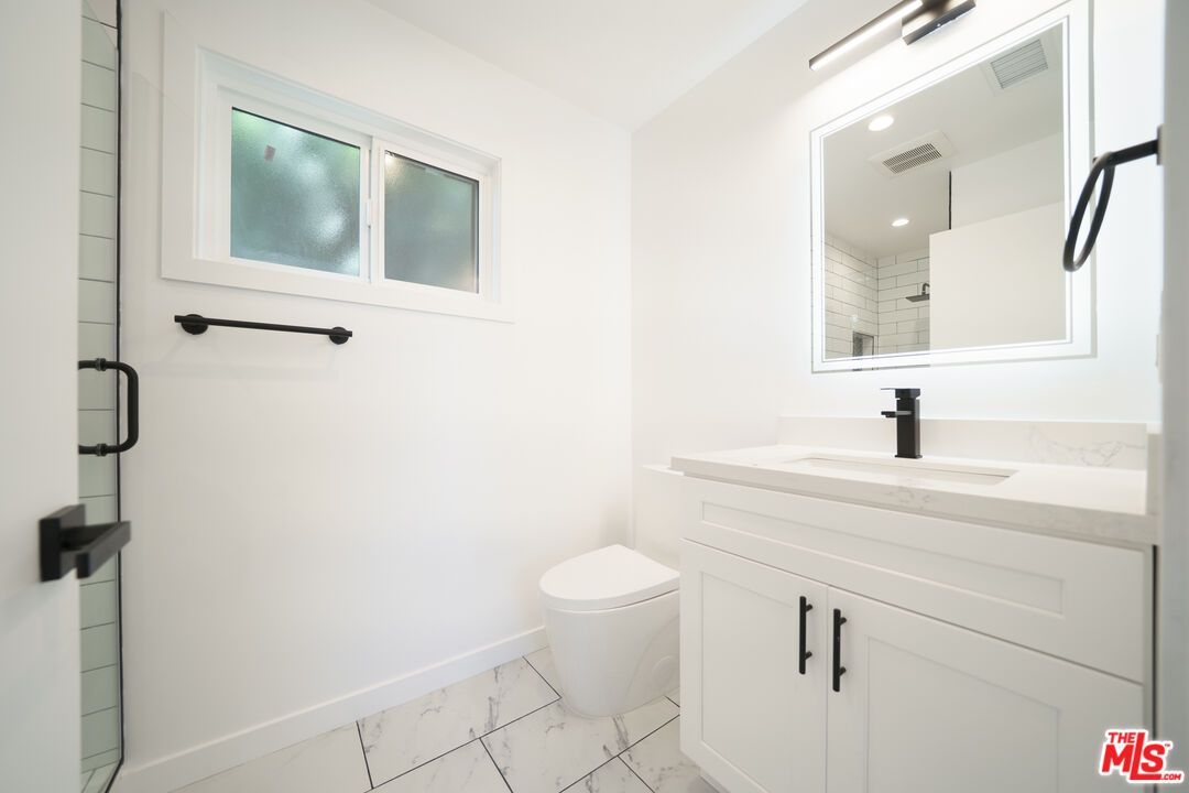 Bathroom, Interior, Marble, Recessed Lighting