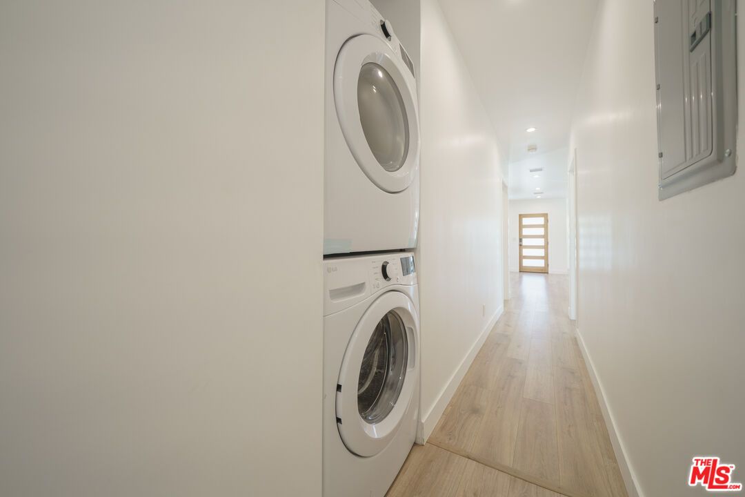 Interior, Recessed Lighting, Utility Closets, Washer, Wood Texture Flooring