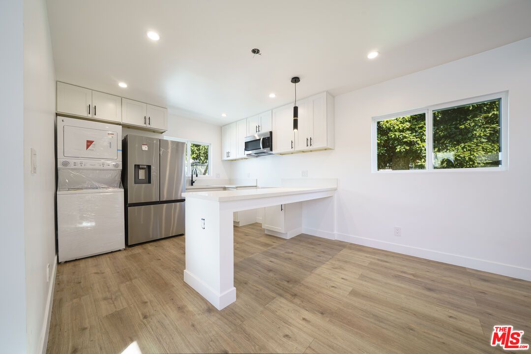Interior, Kitchen, Pendant Lights, Recessed Lighting, Wood Texture Flooring