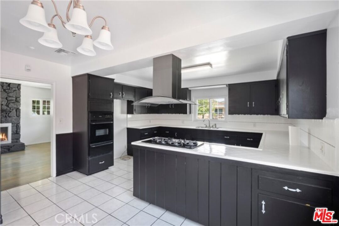 Fireplace, Interior, Kitchen, Wood Texture Flooring