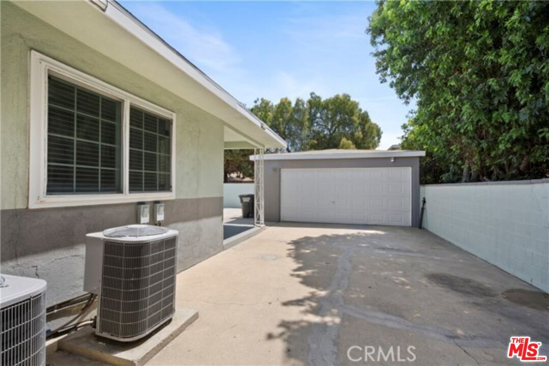 Detached Garage, Exterior
