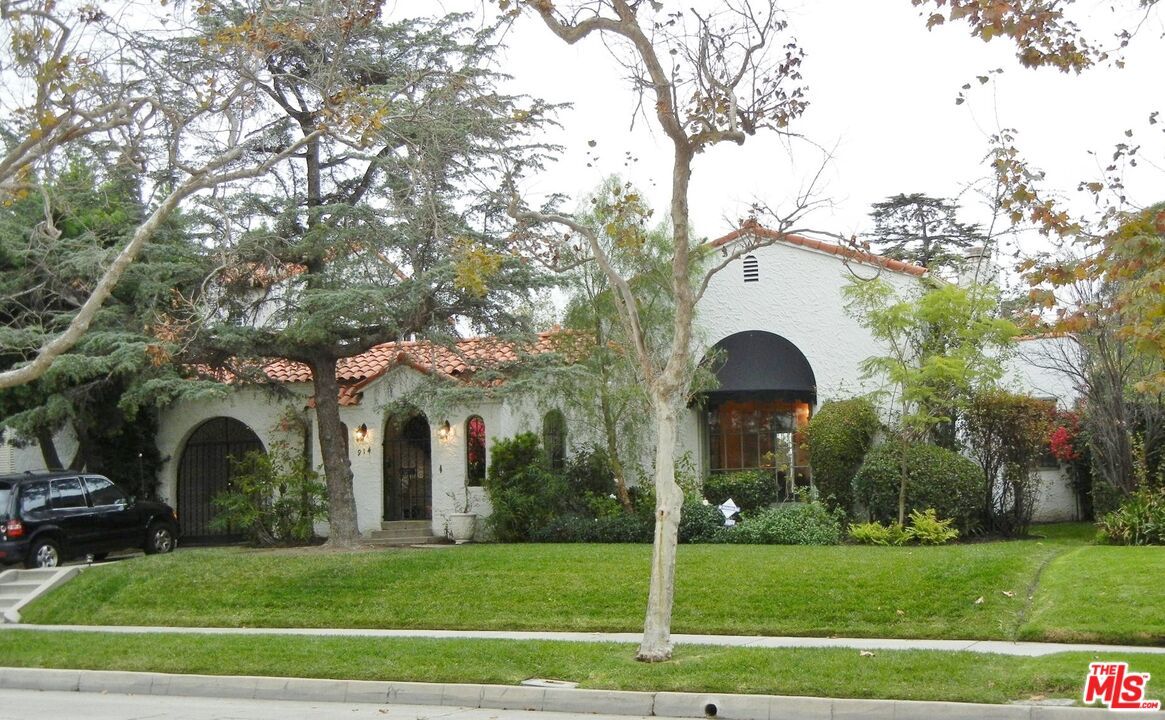 Backyard, Exterior, Facade, Spanish Mediterranean