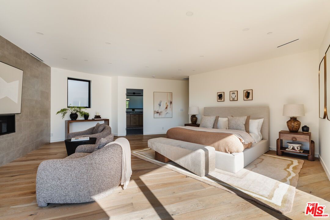 Bedroom, Fireplace, Interior, Recessed Lighting, Wood Texture Flooring