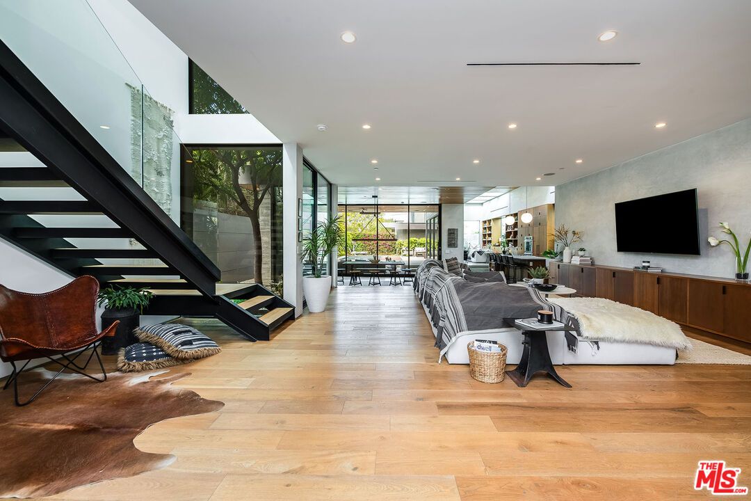 Interior, Living room, Recessed Lighting, Wood Texture Flooring