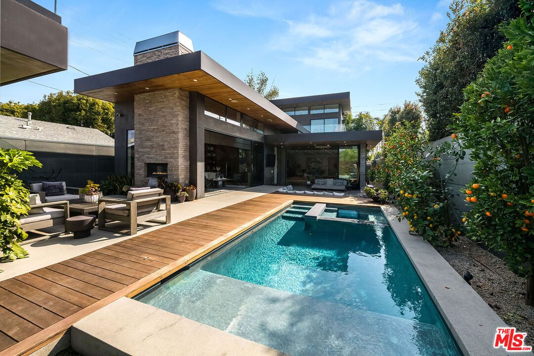 Exterior, Fireplace, Pool