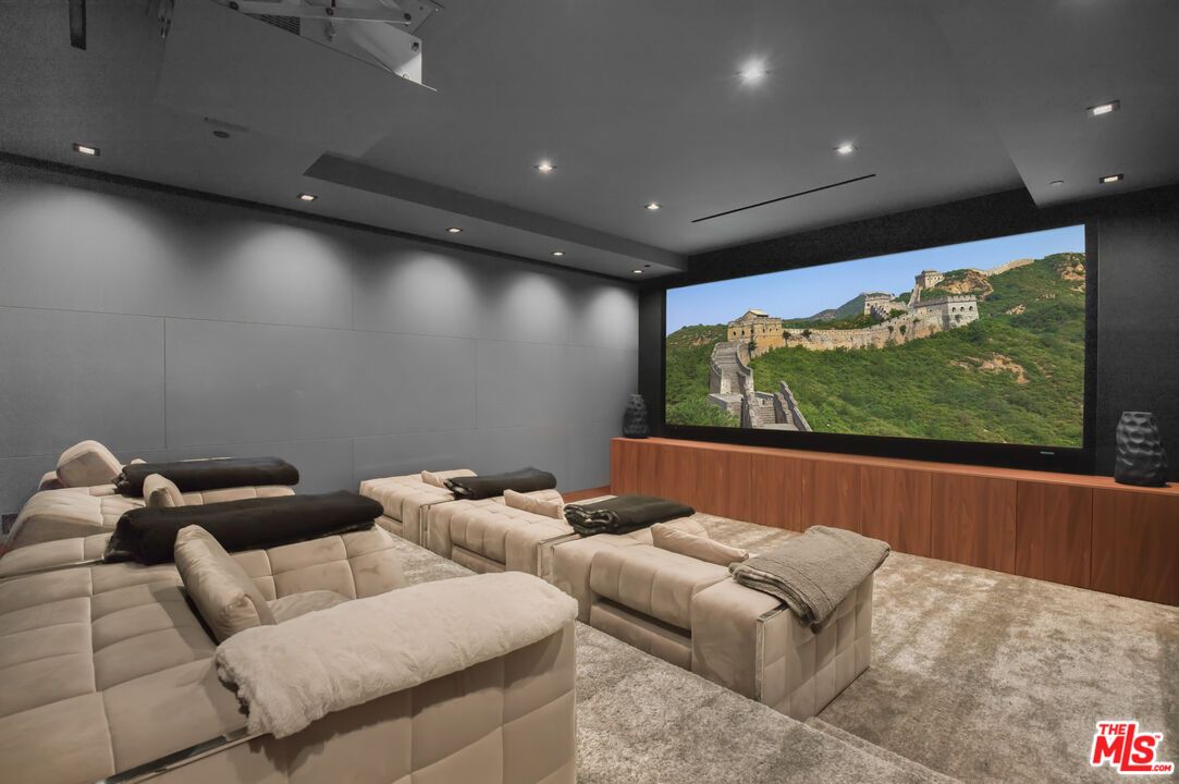 Interior, Projection Screen, Recessed Lighting, Theatre Room