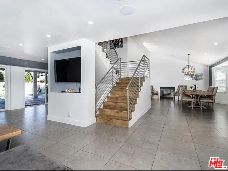 Chandelier, Dining room, Interior, Pendant Lights, Recessed Lighting