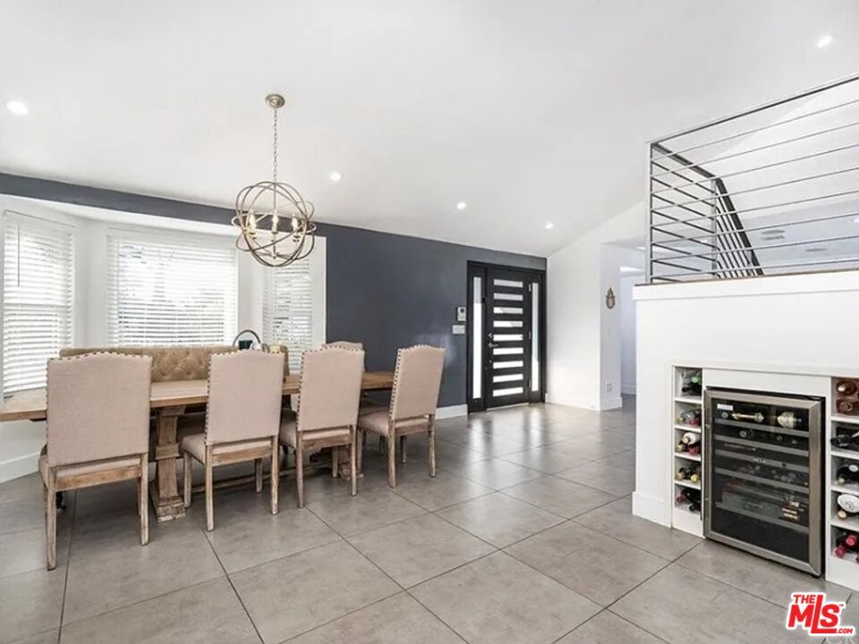 Chandelier, Dining room, Interior, Recessed Lighting