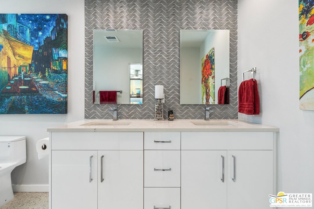 Bathroom, Dual Sink Vanities, Interior