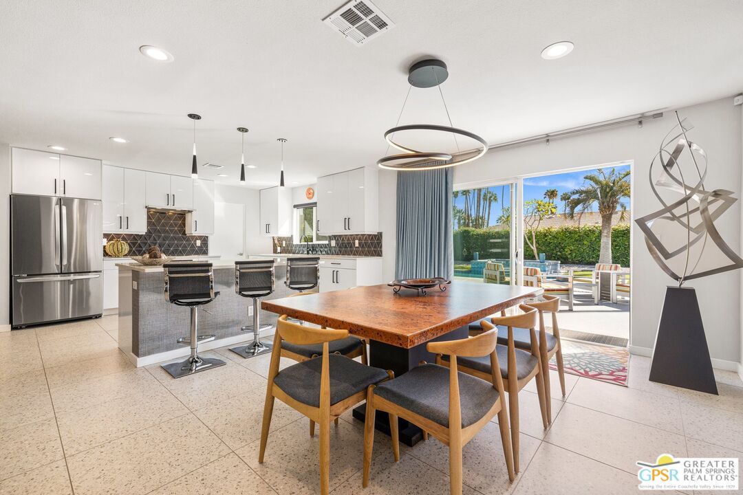 Dining room, Interior, Kitchen, Pendant Lights, Recessed Lighting, Stainless Steel Appliances