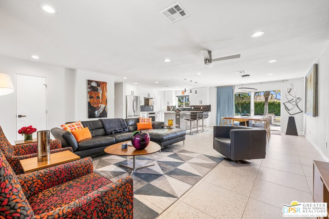 Dining room, Interior, Kitchen, Living room, Pendant Lights, Recessed Lighting, Stainless Steel Appliances