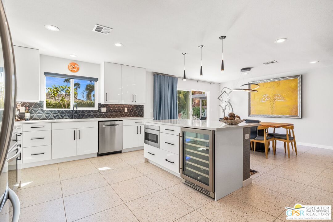 Dining room, Interior, Kitchen, Pendant Lights, Recessed Lighting, Stainless Steel Appliances
