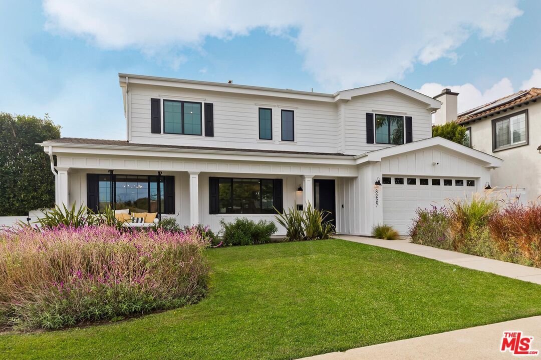 Attached, Exterior, Facade, Farmhouse