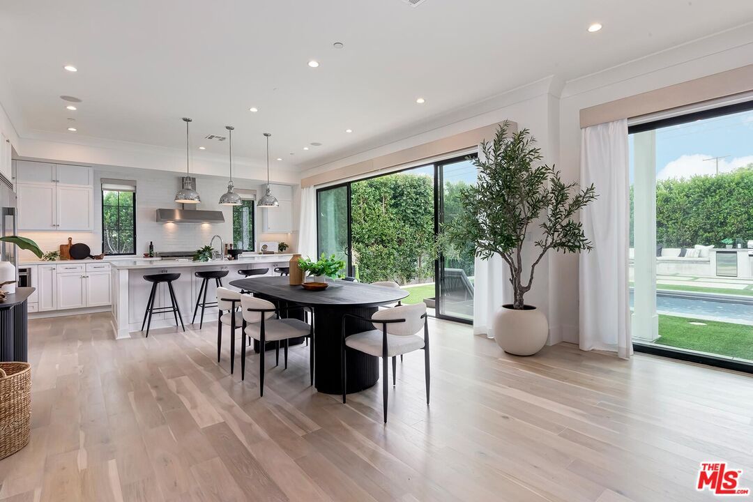 Dining room, Interior, Kitchen, Pendant Lights, Recessed Lighting, Wood Texture Flooring