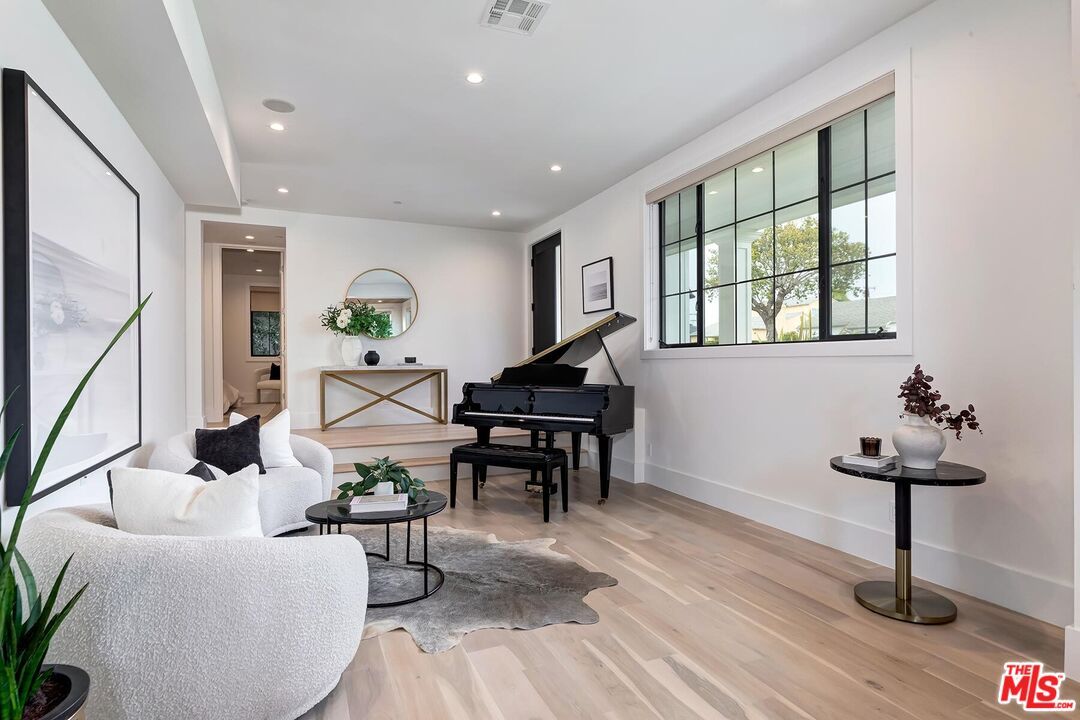 Interior, Living room, Piano, Recessed Lighting, Wood Texture Flooring