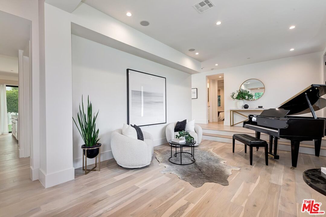 Interior, Living room, Piano, Recessed Lighting, Wood Texture Flooring