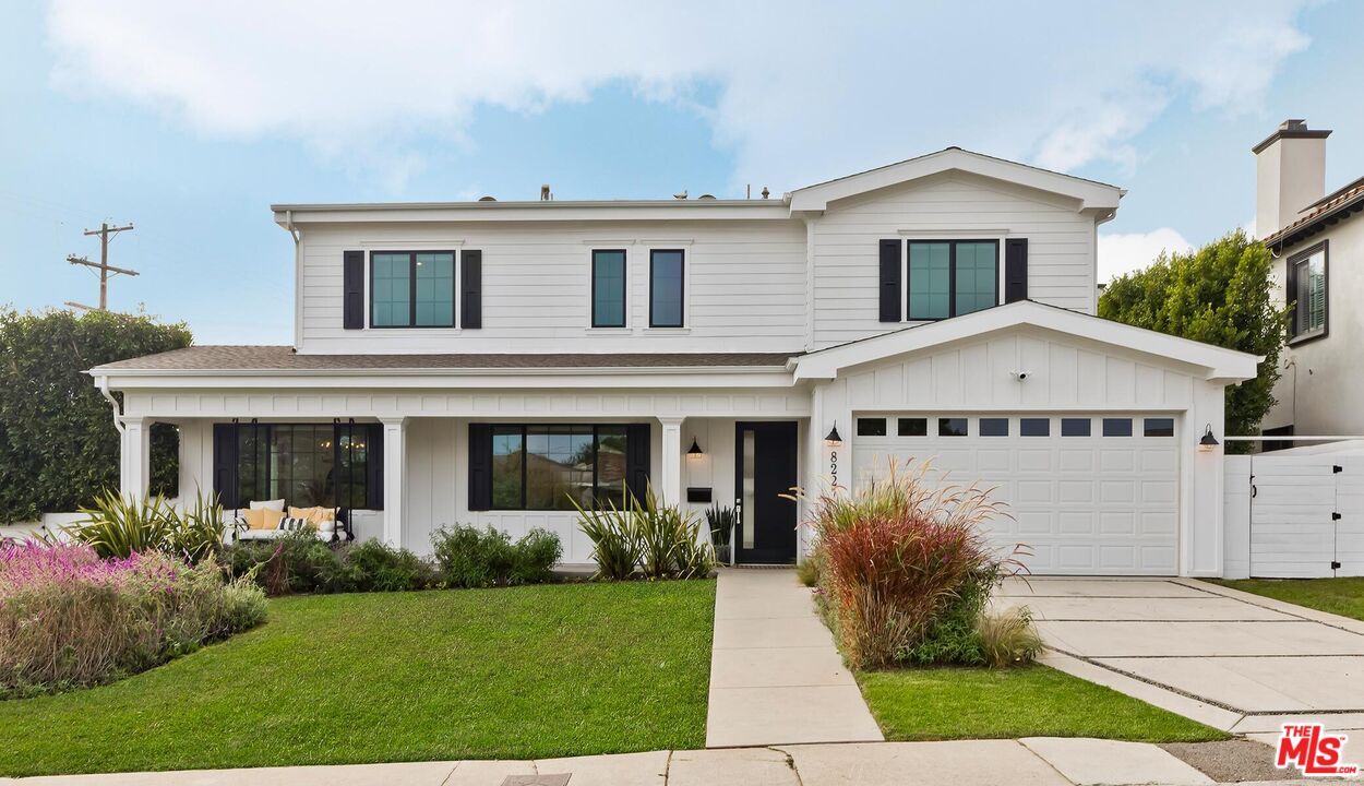 Attached, Exterior, Facade, Farmhouse