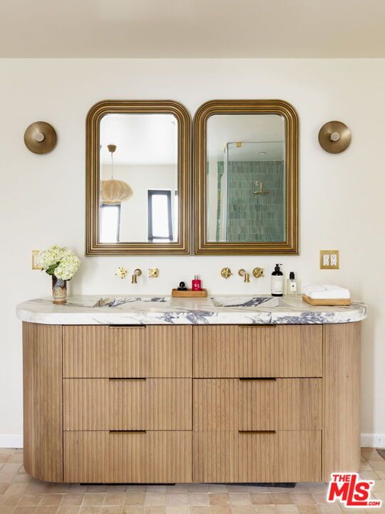 Bathroom, Dual Sink Vanities, Interior