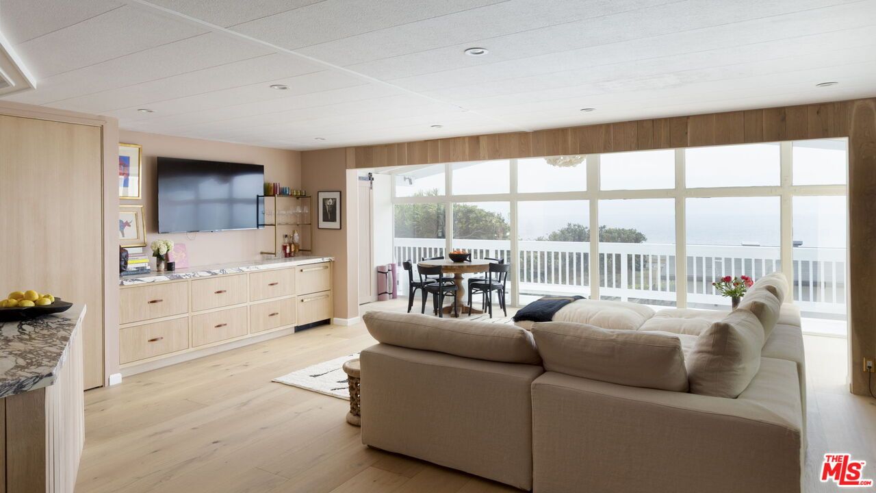 Dining room, Interior, Living room, Recessed Lighting, Wood Texture Flooring