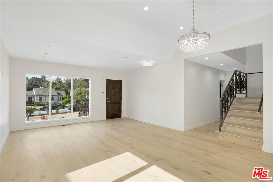 Chandelier, Empty room, Interior, Recessed Lighting, Wood Texture Flooring