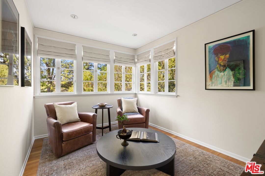 Interior, Living room, Recessed Lighting, Sun Room, Wood Texture Flooring