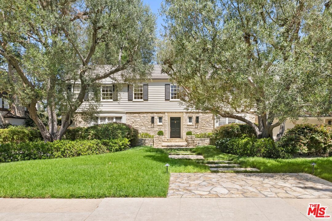 Backyard, Exterior, Facade, Queen Anne Victorian