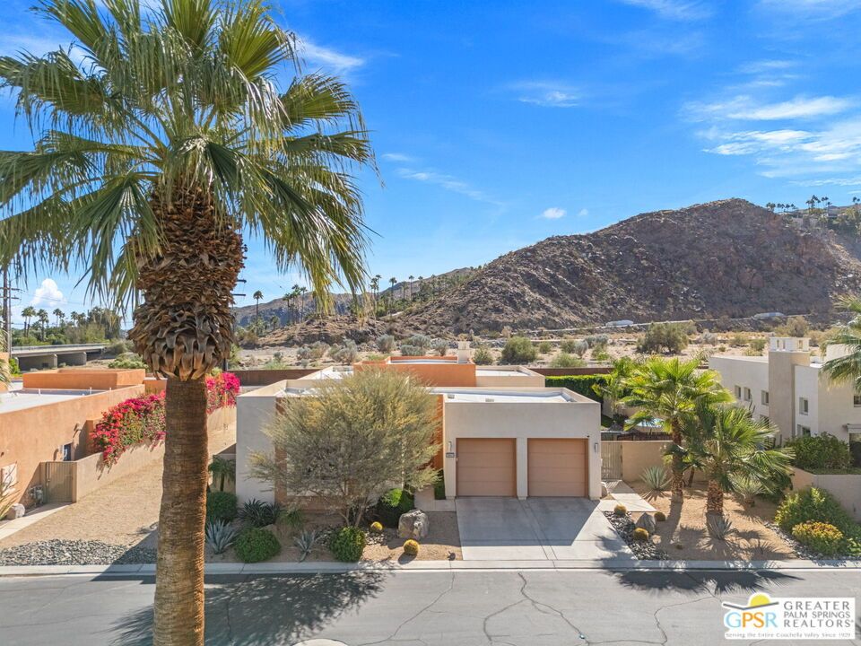 Attached, Exterior, Facade, Modern