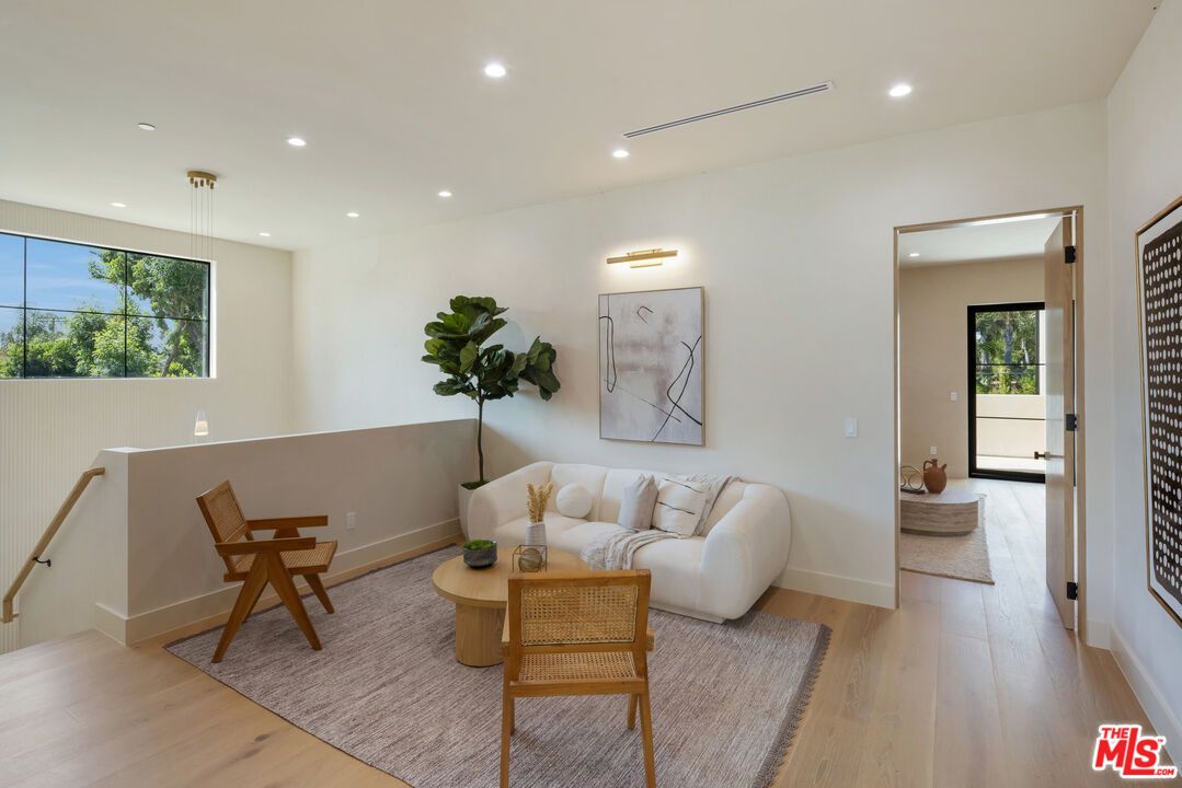 Interior, Living room, Pendant Lights, Recessed Lighting, Wood Texture Flooring