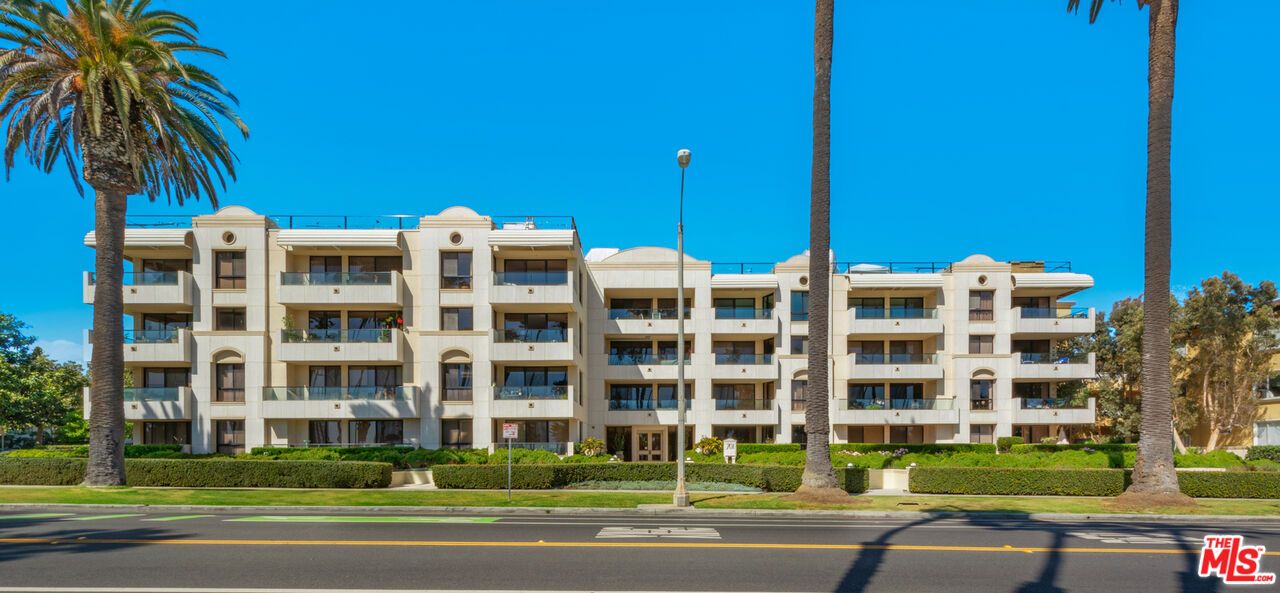 Exterior, Facade, Condo Building