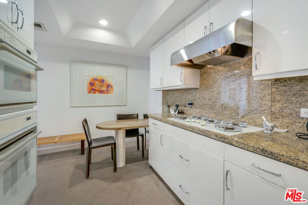 Dining room, Interior, Kitchen, Recessed Lighting, Stainless Steel Appliances