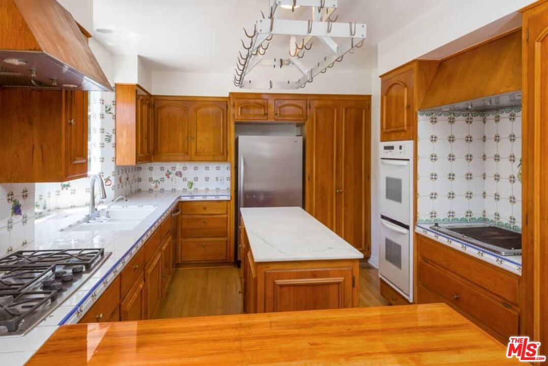 Interior, Kitchen, Tile Countertops