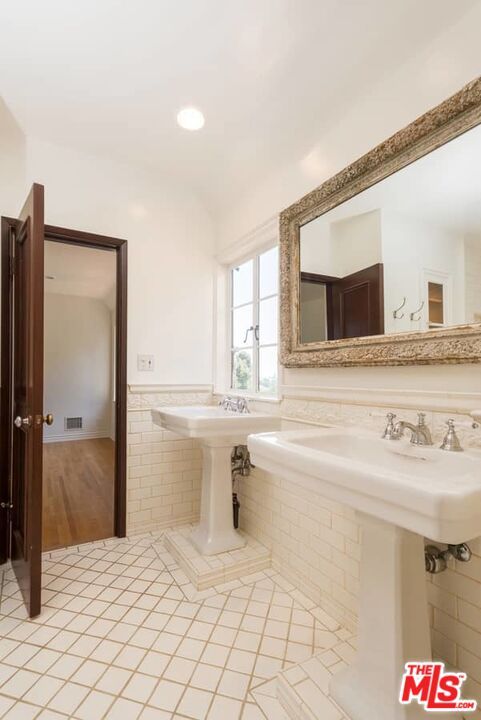 Bathroom, Interior, Recessed Lighting, Wood Texture Flooring