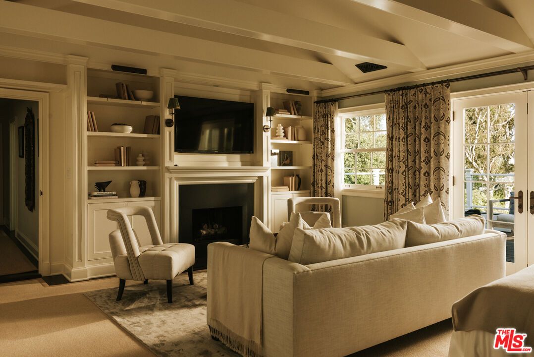 Fireplace, Interior, Living room