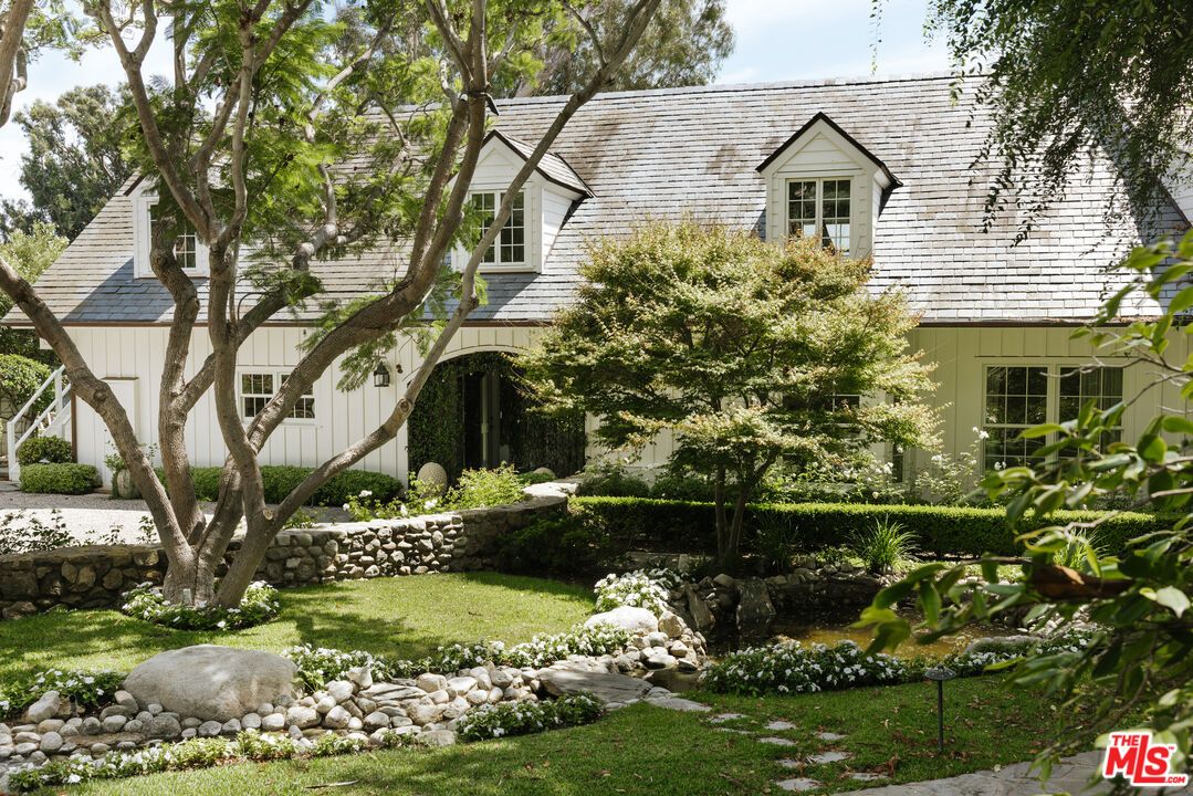 Exterior, Facade, Cape Cod